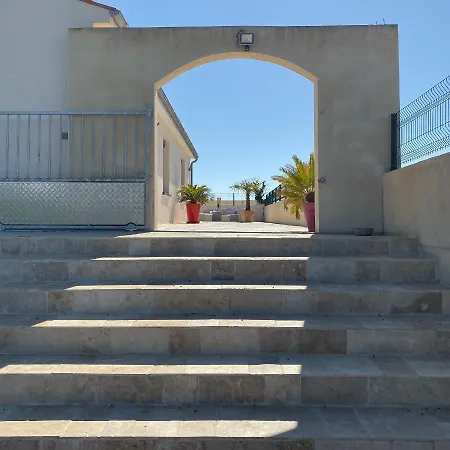 Holiday Les Nouillers